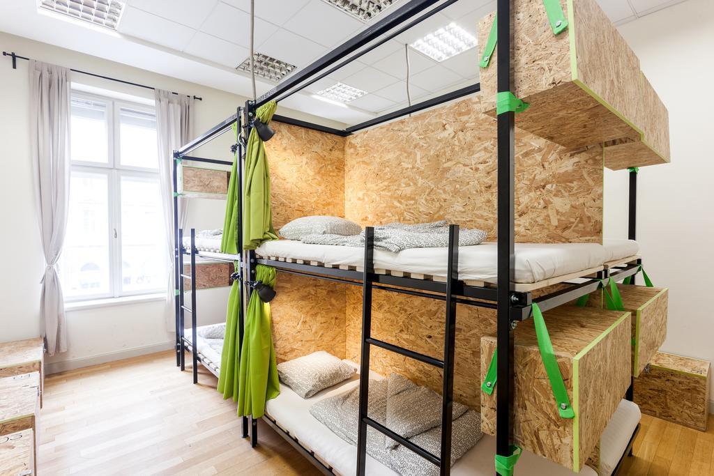 8-Bed Room